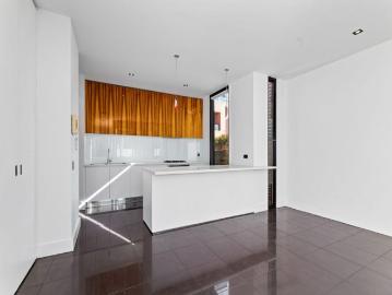 Stunningly located 1 Bed plus townhouse with garage