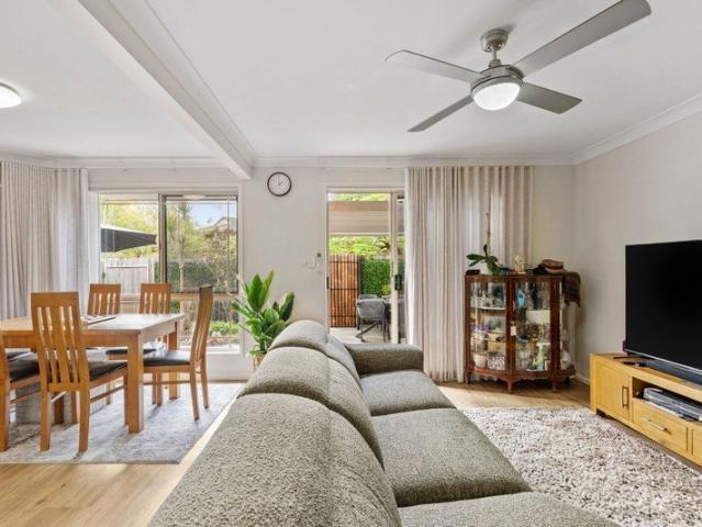 Value plus Townhouse Super central location Move in Ready