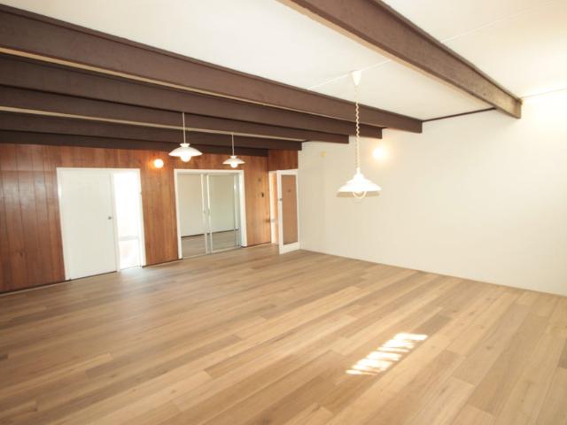 STUNNINGLY RENOVATED, ULTRA VERSATILE FAMILY SANCTUARY