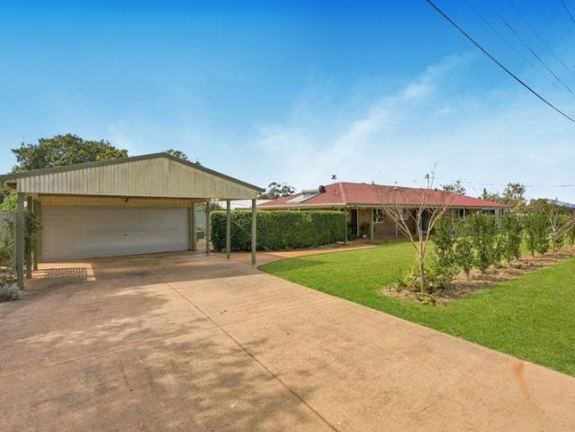 Stunningly Renovated Entertainer in Tamborine Mountain