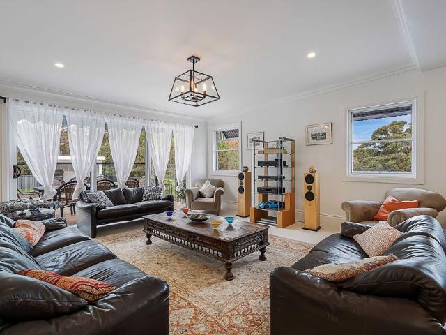 Stunningly Renovated Family Oasis with Resort Style Amenities
