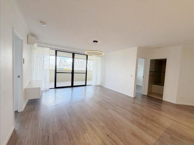 Stunningly Renovated Petrie Point Apartment – Panoramic Views & Unbeatable Location