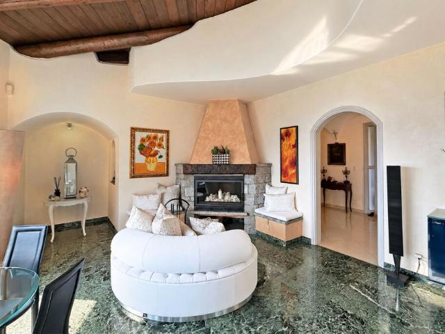 STUPENDA VILLA 5.5 CON VISTA LAGO E PISCINA INTERNA A PURA