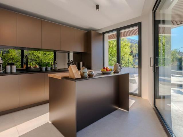 STUPENDA VILLA VISTA LAGO CON POSTO BARCA A BRUSINO ARSIZIO