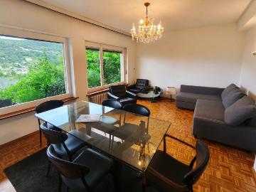 Stupenda casa bifamiliare 7 locali con terrazzo vista lago, giardino privato e grande zona giorno su due livelli