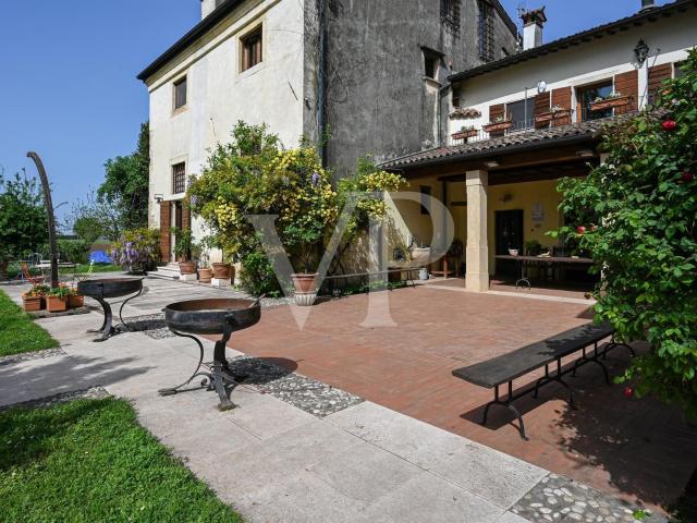 Stupenda casa colonica storica restaurata 830m² Gambellara
