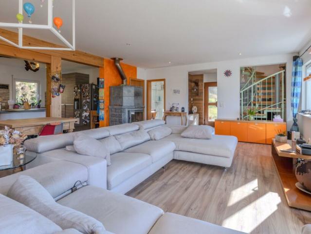 STUPENDA E AMPIA VILLA 5.5 LOCALI CON GIARDINO A BANCO