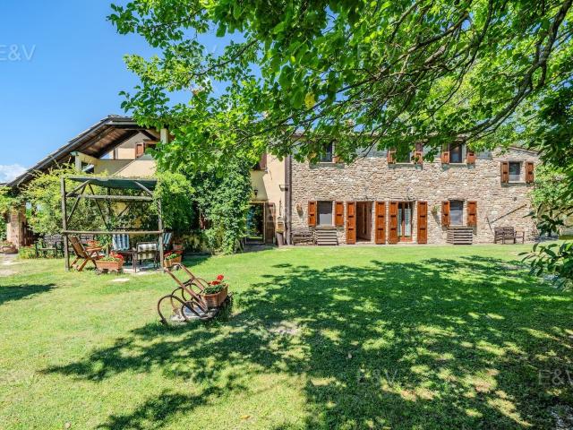 Stupendo casale immerso tra le colline e la natura incontami. 600m² Urbino