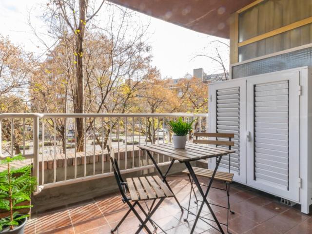 Stupendous double bedroom with a balcony, in Les Corts