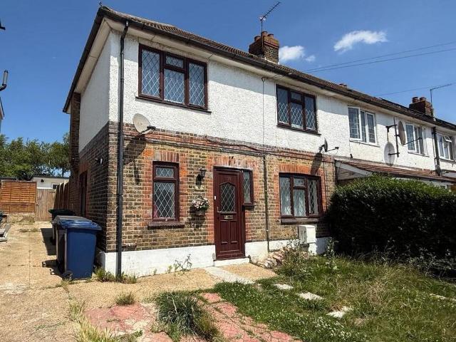 Sturgess Avenue Hendon, NW4 3 bed semi detached house to rent £2,700 pcm £623 pw