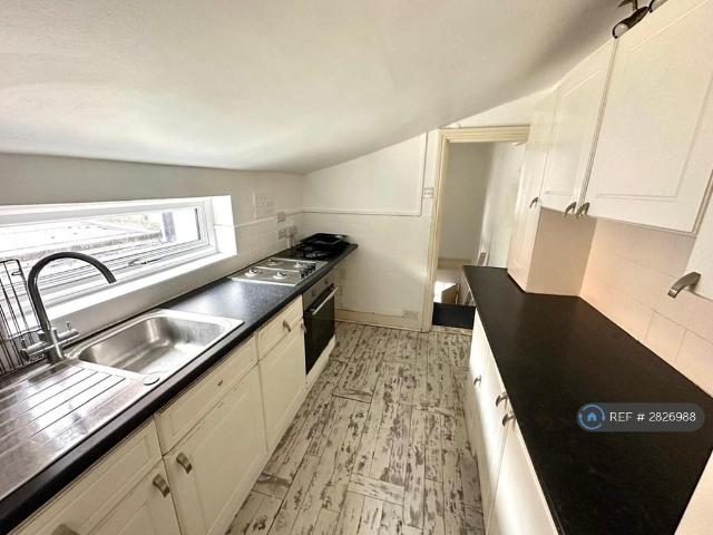Sturla Road, Chatham, ME4 1 bed flat to rent £975 pcm £225 pw