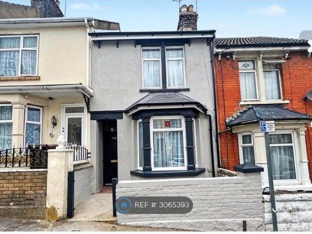 Sturla Road, Chatham ME4, 3 bed terraced house to rent, £1,350 pcm | PrimeLocation