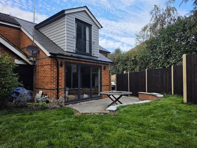 Sturt Road, Frimley Green, Camberley 1 bed apartment to rent £1,250 pcm £288 pw