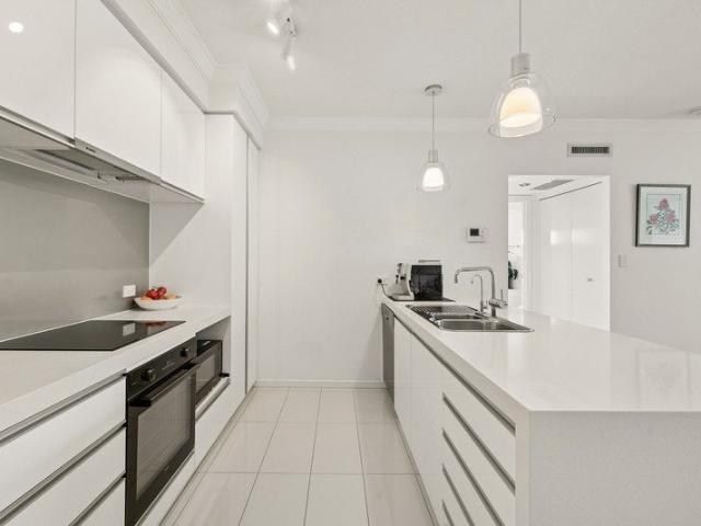 Style and comfort in leafy Bulimba