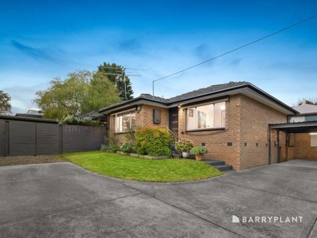 Style and Comfort on Spacious, Private Garden