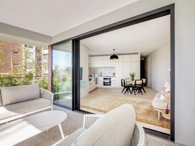 Style and Convenience with Harbour Views