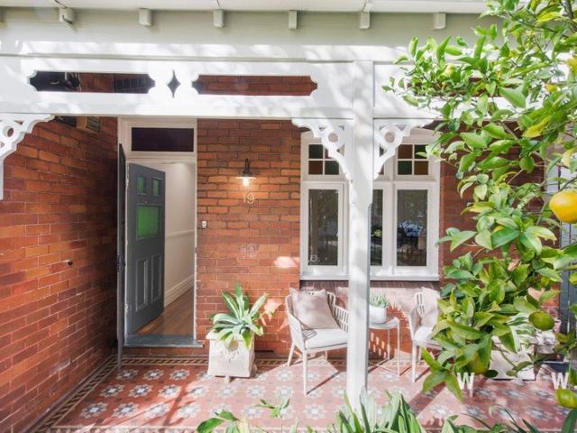 Style and Charm in a Prized Harbourside Locale
