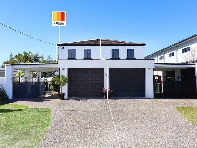 Style & Comfort on Bayview Street's East Side Only Moments from the Broadwater