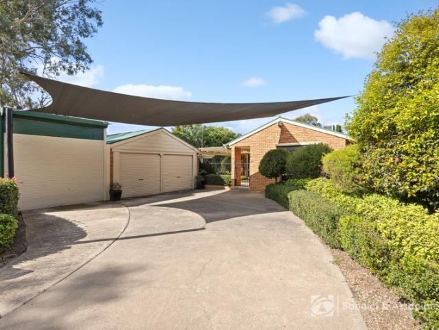 STYLE, COMFORT AND CARAVAN SPACE IN A PEACEFUL COURT