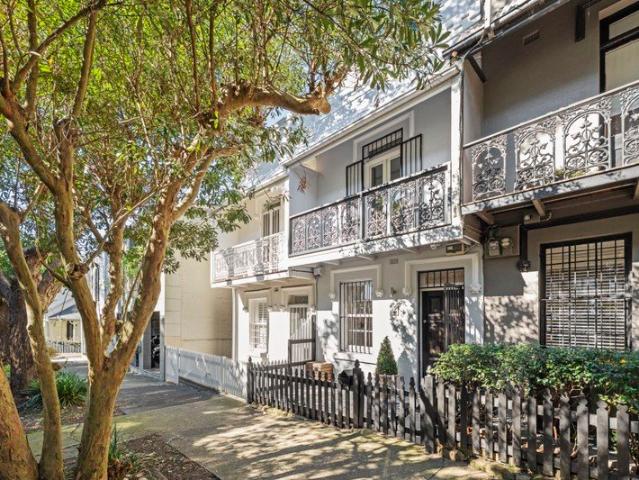 Style, light and design in a renovated terrace