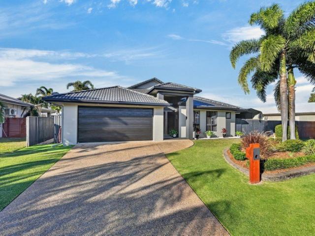 Style + scale = your Bushland Beach entertainer