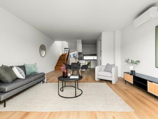 STYLE, SPACE & CONVENIENCE IN OAK PARK