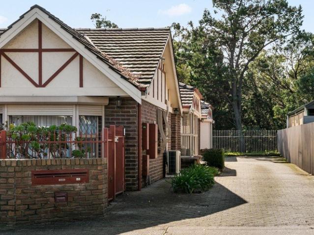 Style, Space & Sunshine in a Peacefully Positioned Enfield Retreat