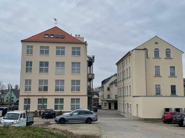 Stylische 4 Zimmerwohnung mit Vinyl, 2 Bädern und Einbauküche