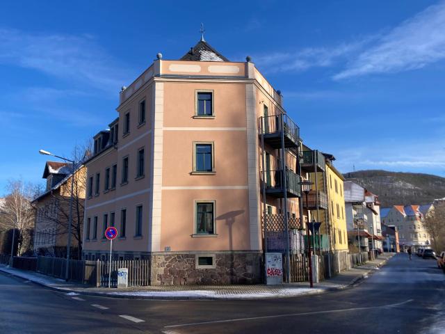 stylische Dachgeschosswohnung mit EBK