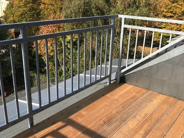 Stylische Dachgeschosswohnung mit Einbauküche