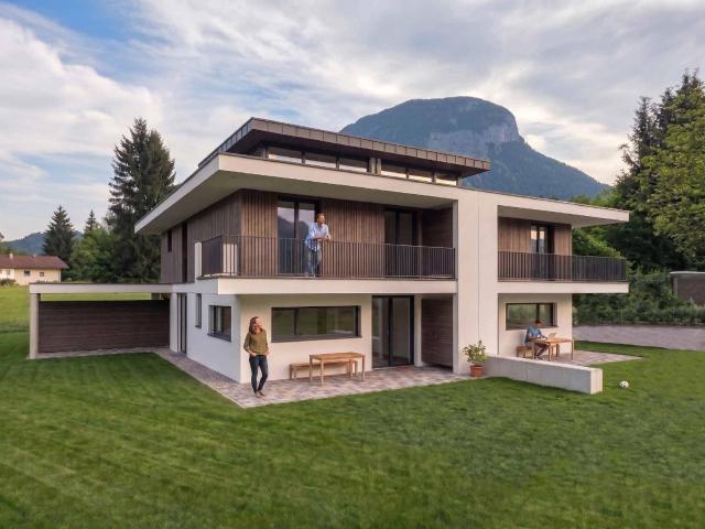 Stylische Neubau Doppelhaushälfte mit großzügigen Freiflächen