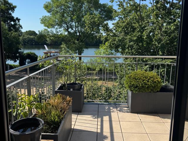 Stylische Wohnung am Main Ufer mit sonniger Terrasse / Stylish Apartment Close River Main with Sunny Terrace