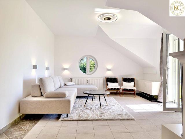 Stylisches Design Apartment mit Balkon und Wörthersee Blick – Wohnen, wo andere Urlaub machen