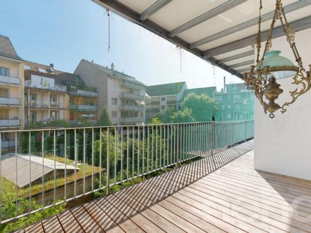 Stylisches Loft Wohngefühl mit zwei Balkonen in Basel