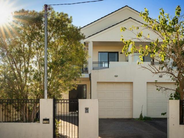 Stylish Multi Level Duplex With Versatile Loft Retreat