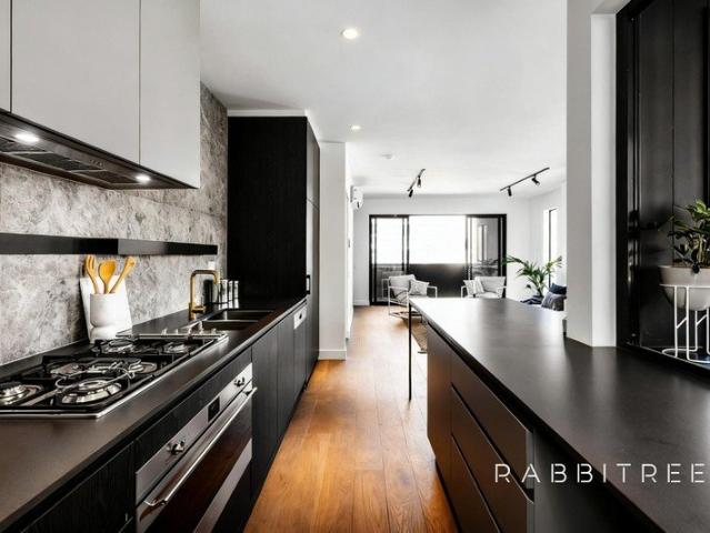 Stylish Multi Level Living with Rooftop Terrace in Prime Alphington Location