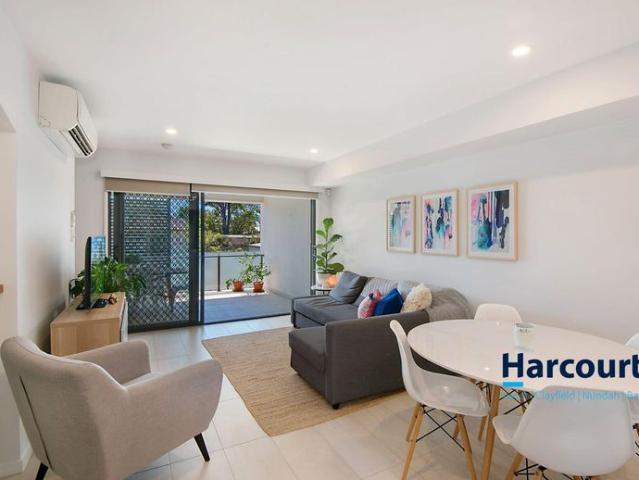 Stylish Multi Level Townhouse in the Heart of Nundah