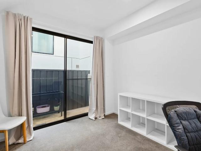 Stylish Multi Level Townhouse in Prime Tonsley Location