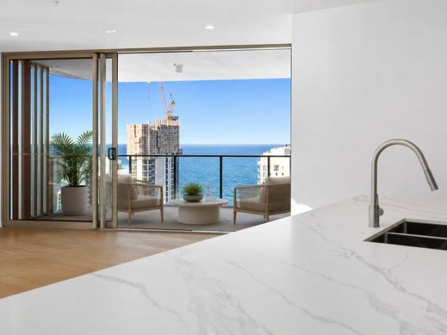 Stylish Main Beach Living I Lagoon
