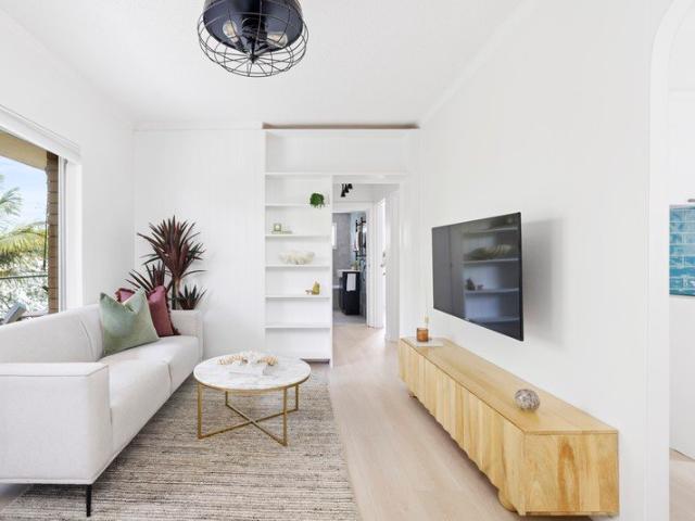 Stylish Manly Vale apartment with leafy privacy