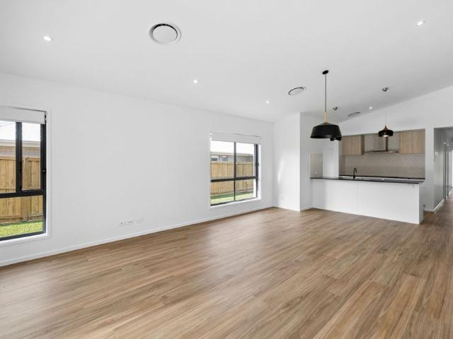 Stylish & Modern 4 Bedroom Home In Tallowood Ridge