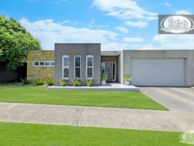 Stylish Modern 4 Bedroom Home Near CBD