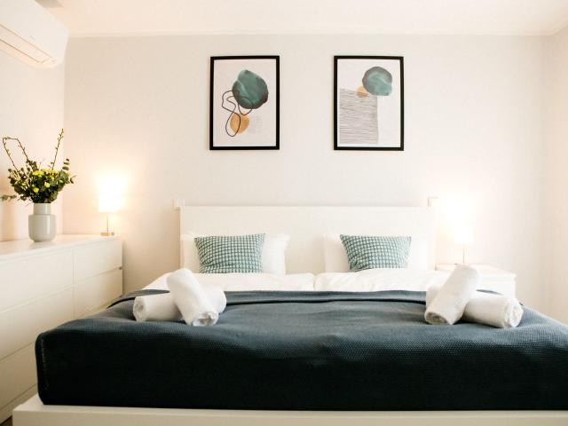 Stylish & Modern 1 Bedroom Apartment with Kitchen & Bathroom, Sankt Augustin Amsterdam Apartments for Rent