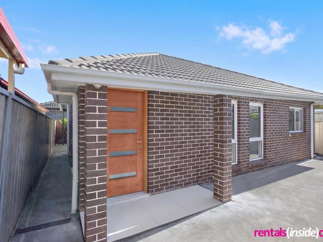 Stylish & modern 2 bedroom granny flat: house to let in 20A Beatrice Street, ROOTY HILL NSW 2766 2 bed