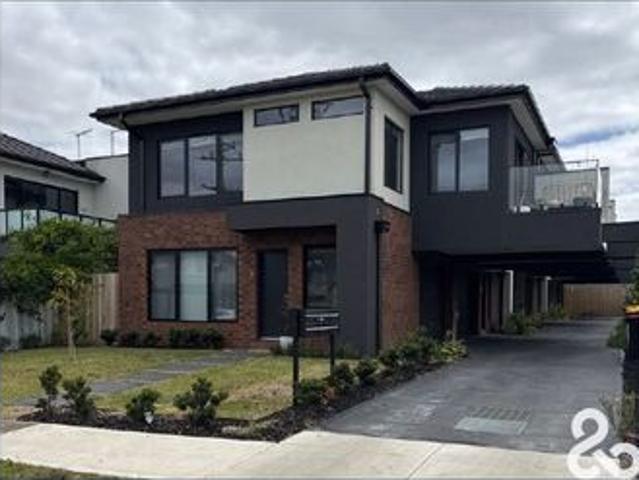 Stylish & Modern 2 Bedroom Townhouse Living