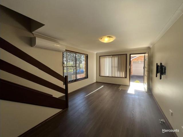 Stylish & Modern 2 Bedroom Townhouse with Solar Panels, Garage & Private Courtyard Stylish & Modern 2 Bedroom Townhouse with Solar Panels, Garage & Pr