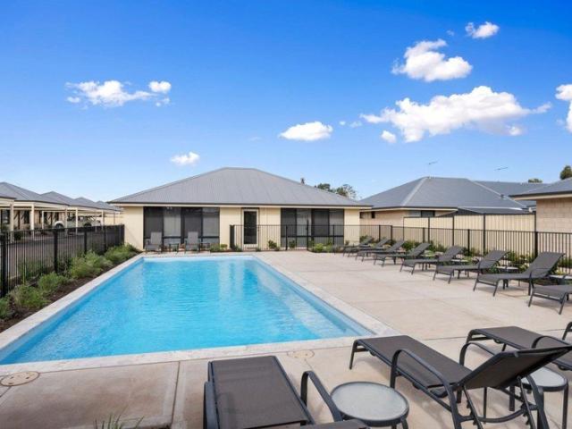 Stylish & Modern 2 Bedroom Unit in Prime Location!