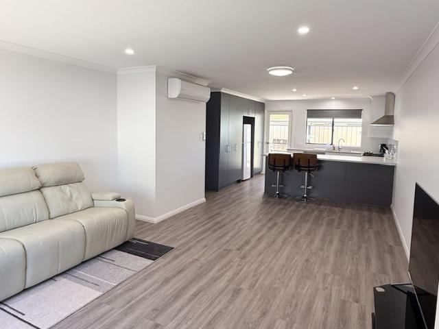 Stylish & Modern 2 Bedroom Unit in Prime Location!