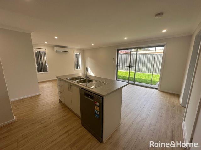 Stylish & Modern 3 Bedroom Home close to the Lyell McEwin Hospital LMH