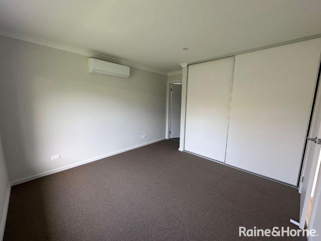 Stylish & Modern 3 Bedroom Home close to the Lyell McEwin Hospital LMH
